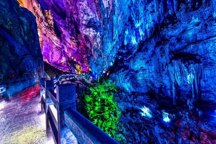 GEO惩教集团盘中异动 下午盘股价大涨5.03%